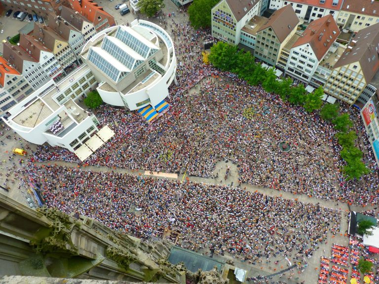 More than 10000 protester on Trump house
