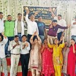 ३७ वर्षांपूर्वीच्या विद्यार्थ्यांचा स्नेहमिलन सोहळा:स्नेहसंमेलनातून गीत गायन अन् मदतीचा हातसुद्धा; माजी शिक्षकांची उपस्थिती‎