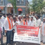 कचरा संकलनासाठी शुल्क विरोधात उबाठाचे आंदोलन:ठराव विखंडन करण्याची केली मागणी‎