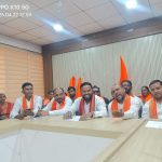 ‘उबाठा’च्या 70 पदाधिकाऱ्यांसह कार्यकर्त्यांचे सामूहिक राजीनामे:शिवसेना ठाकरे गटाचे महानगरप्रमुख आशिष गावंडेनी फेटाळले सर्व आरोप‎