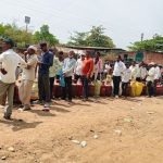 वणीमध्ये गॅस वितरणाचा बोजवारा; 70 दिवसानंतरही मिळेना सिलिंडर:कडक उन्हात दोन-दोन‎तास रांगेत उभे राहून रिकाम्या हाताने परतण्याची वेळ‎