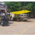 अमरावतीत पदपथांवर अतिक्रमण; पादचाऱ्यांना अडचण:महापालिकेच्या कारवाईनंतरही दुकानदार पुन्हा मांडतात बस्तान