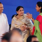 सुप्रिया सुळे भाजपच्या जवळ गेल्याचे चित्र:सुनेत्रा पवारांच्या विरोधातील काँग्रेसच्या प्रचाराला सुरुवात; मोरेंच्या वक्तव्याने राजकीय वातावरण तापलं