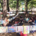 जागतिक पुस्तक दिनानिमित्त झाडांना बांधले पुस्तकांचे तोरण