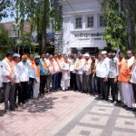 अवकाळी पावसाने नुकसान झालेल्या शेतकऱ्यांना मदत द्या:शिवसेना उबाठा पक्षाच्या वतीने सटाणा तहसील कार्यालयासमोर निदर्शने‎