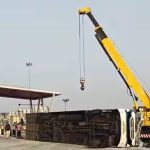 चालक-वाहकाच्या स्टंटबाजीमुळे चिमुकल्याचा बळी:रील बनवण्यात दंग असताना बसचा अपघात, 25 जण जखमी; समृद्धी महामार्गावरील घटना