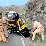 कात्रज घाटात एसटी-रिक्षाचा भीषण अपघात:रिक्षाचालकाचा जागीच मृत्यू, तीन प्रवासी गंभीर जखमी; चालक ताब्यात