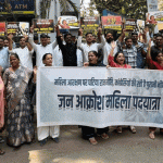 मुंबईतील रस्त्यांवर 'नारी शक्ती'चा एल्गार:महिला आरक्षणातील अडथळ्यांविरोधात युवतींचा जनआक्रोश; विरोधकांना सज्जड दम