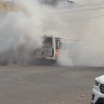 वेरूळ बसस्थानकात स्मार्ट सिटी बसचा स्फोट:प्रवासी नसल्याने टळली मोठी दुर्घटना; इंजिन स्फोटाने धांदल, घटनेनंतर भीतीचे सावट