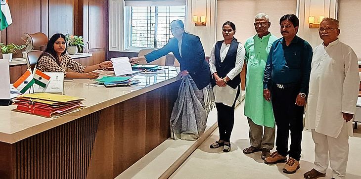240_177831440269feeca28c576_09hindurashtr.jpg