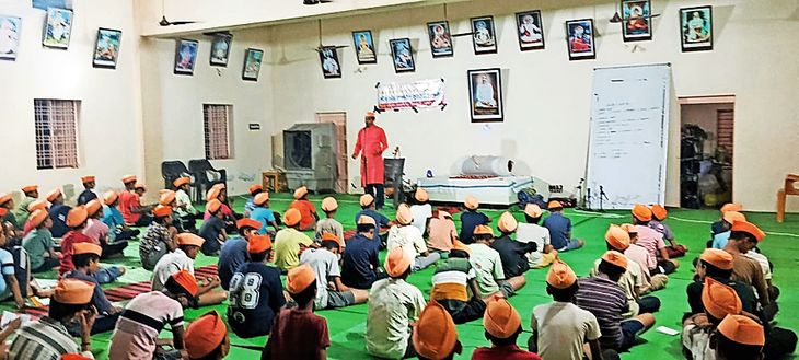 240_17786614666a04385a93760_gurudevshibir.jpg