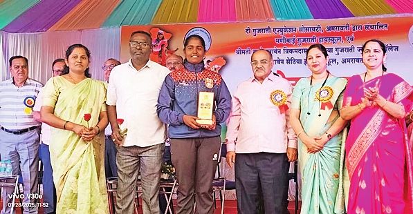 240_17789404546a087a262d9d9_mohodmanibai.jpg