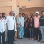 जीवन प्राधिकरणच्या कार्यालयावर धडकलेले नागरिक:पाण्यामुळे त्रस्त, प्रशासनाकडून कोणतीही ठोस दखल घेतली नाही; ग्रामस्थांमध्ये नाराजी‎