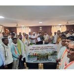 तिवस्यात काँग्रेसचे इंधन दरवाढ, महागाईविरोधात आंदोलन:मेलोडी चॉकलेट वाटून केंद्र सरकारचा उपरोधिक निषेध