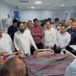गावदेवी मार्केटची उपमुख्यमंत्री शिंदेंकडून पाहणी:आगीतील जखमींची विचारपूस, मृतांच्या कुटुंबियांना 10 लाखांच्या मदतीची घोषणा