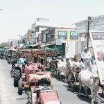 शेतकऱ्यांनी काढला ट्रॅक्टर महामोर्चा; प्रशासन हादरले:एकरी 300 ते 1 हजारांचा विमा देत फसवणूक; सरकारविरोधी घोषणा‎