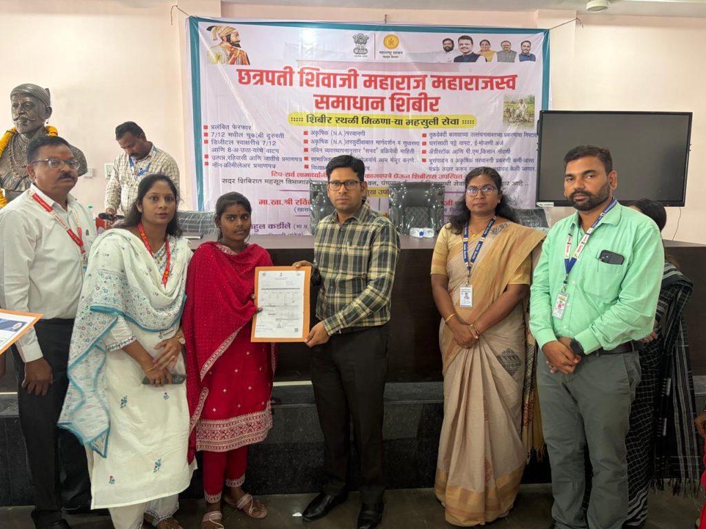 सामान्य-नागरिकांचे-प्रश्न-तत्काळ-सोडवा-जिल्हाधिकारी-राहुल-कर्डिले-7.jpeg