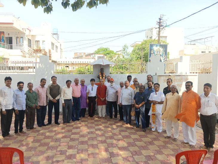 240_17803132766a1d6cbc32e6a_01sawarkar.jpg