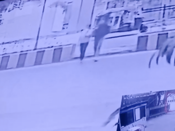 acc12_1781075047.gif