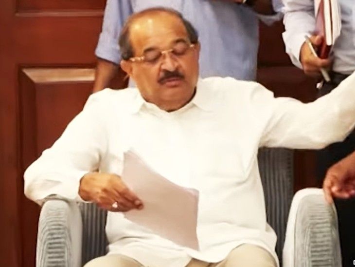 मराठा आंदोलन पुन्हा पेटलं!:विखे पाटलांच्या बंगल्यावर ठिय्या; आश्वासने तातडीने पूर्ण करा, अन्यथा आंदोलन अधिक तीव्र करण्याचा इशारा