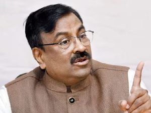 mungantiwar-1_1780990935.jpg