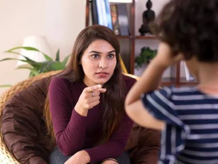 एकेकाळी मुले कुटुंबाची जबाबदारी होती, आता फक्त पालकांचे नियंत्रण:शिक्षणाला मुलांच्या यशाचा आधार मानणारी कुटुंबे वेगाने कमी झाली