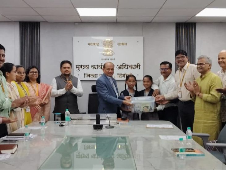 विद्यार्थ्यांमध्ये वाचनाची गोडी वाढवण्यासाठी ‘बुक डोनेशन कॅम्प':वाचन चळवळीला बळ देण्याचा सीईओ विवेक गायकवाड यांचा उपक्रम