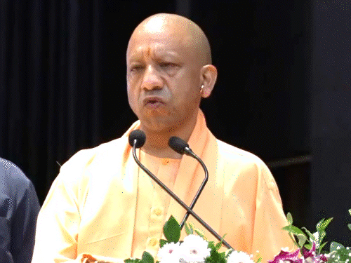 योगी म्हणाले- देशाला शिव्याशाप देणे राहुल आपला अधिकार समजतात:अर्बन नक्षल्यांच्या हातून देश उद्ध्वस्त करायचा आहे, मनुस्मृती समजून घेण्यासाठी अथर्ववेद वाचा