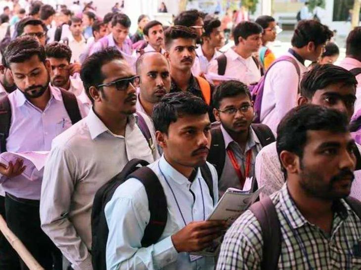 केंद्रातील रिक्त पदे 10 वर्षांत दुप्पट:4.2 लाखांवरून 8.24 लाखांवर; सरकारी कंपन्यांत 49% कर्मचारी कंत्राटी, पूर्वी 19% होते