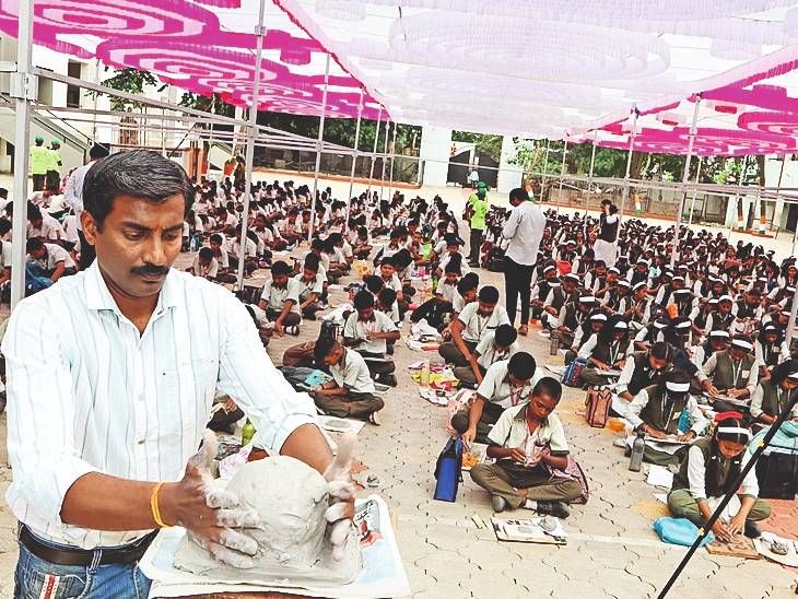 कार्यशाळेत 600 विद्यार्थ्यांनी बनवल्या शाडू मातीच्या पर्यावरणपूर्वक गणेशमूर्ती:शालेय विद्यार्थ्यांनी शाडू मातीच्या मूर्तीची घरी स्थापना करावी