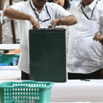 पुणे पदवीधर मतदारसंघाच्या मतमोजणीत मोठा गोंधळ:8 मतपेट्यांना सील नसल्याचा मविआचा आक्षेप; मतमोजणी काही काळ थांबवली