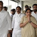 मुंढवाप्रकरणी सुनेत्रा पवारांच्या 2 पीएंना नोटीस:राष्ट्रवादी काँग्रेसची देवगिरीवर खलबतं; उपमुख्यमंत्री पवारांसह नेते मुख्यमंत्र्यांच्या भेटीला वर्षावर