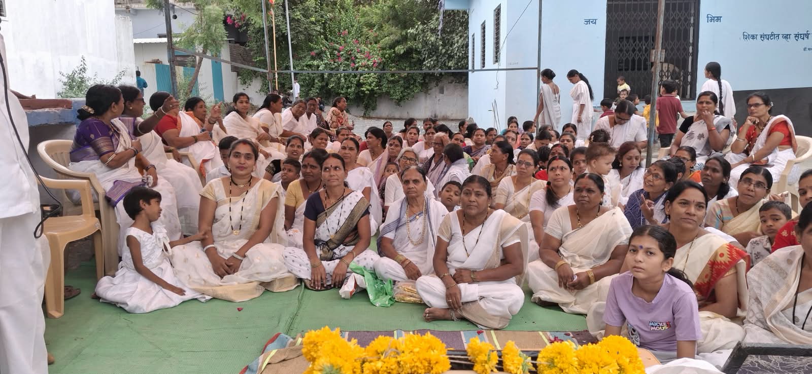 सारनाथ बौद्ध विहारात धम्मग्रंथ वाहनासह वर्षावास समारोप